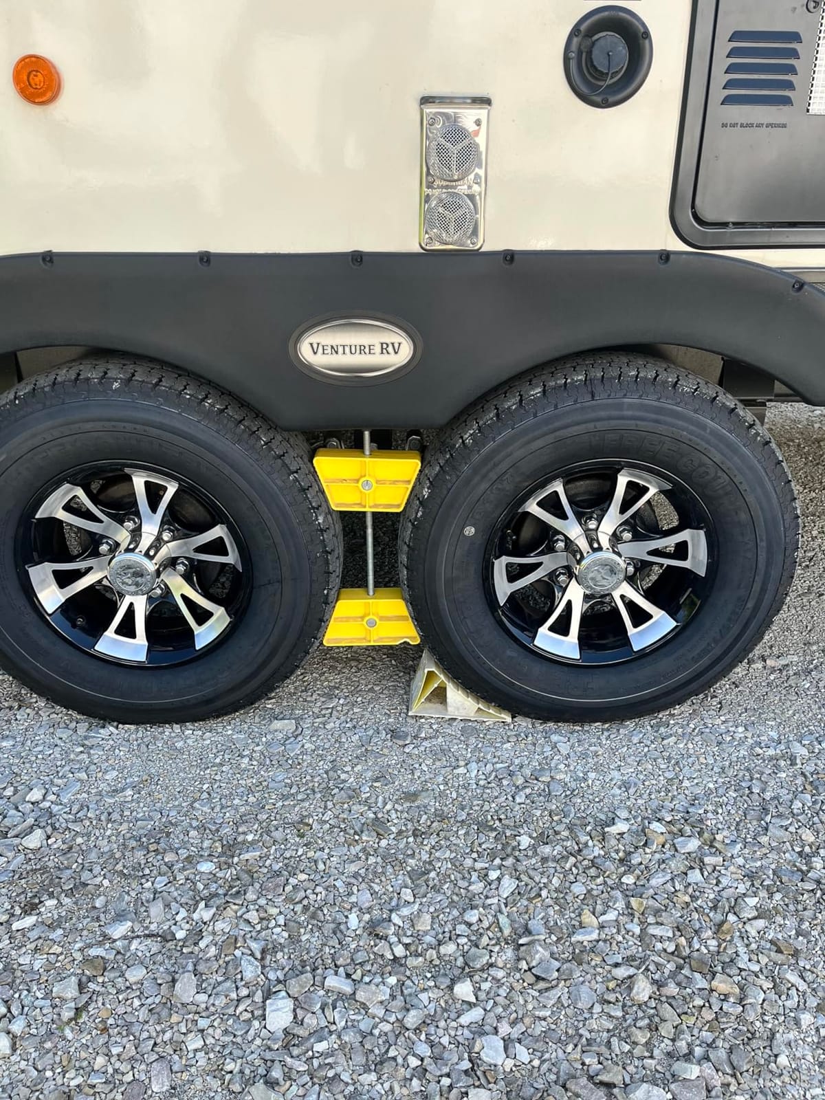 Free Country Grand Ride Set 4 Trailer Tires ST225/75R15 10 Ply Load Range E Steel Belted Radial w/Featured Scuff Guard customer photo 2