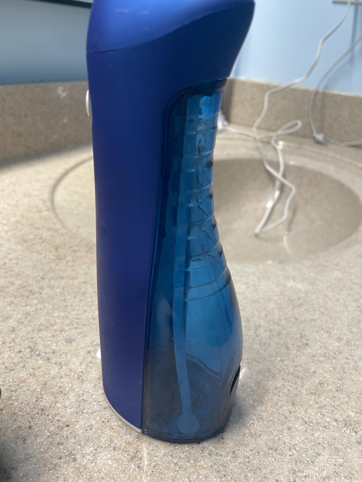 AquaSonic Aqua Flosser - Cordless Rechargeable Water Flosser for Teeth - Waterproof, Portable Oral Irrigator for Dental Cleaning with 5 Jet Tips – Braces Home Travel customer photo 1