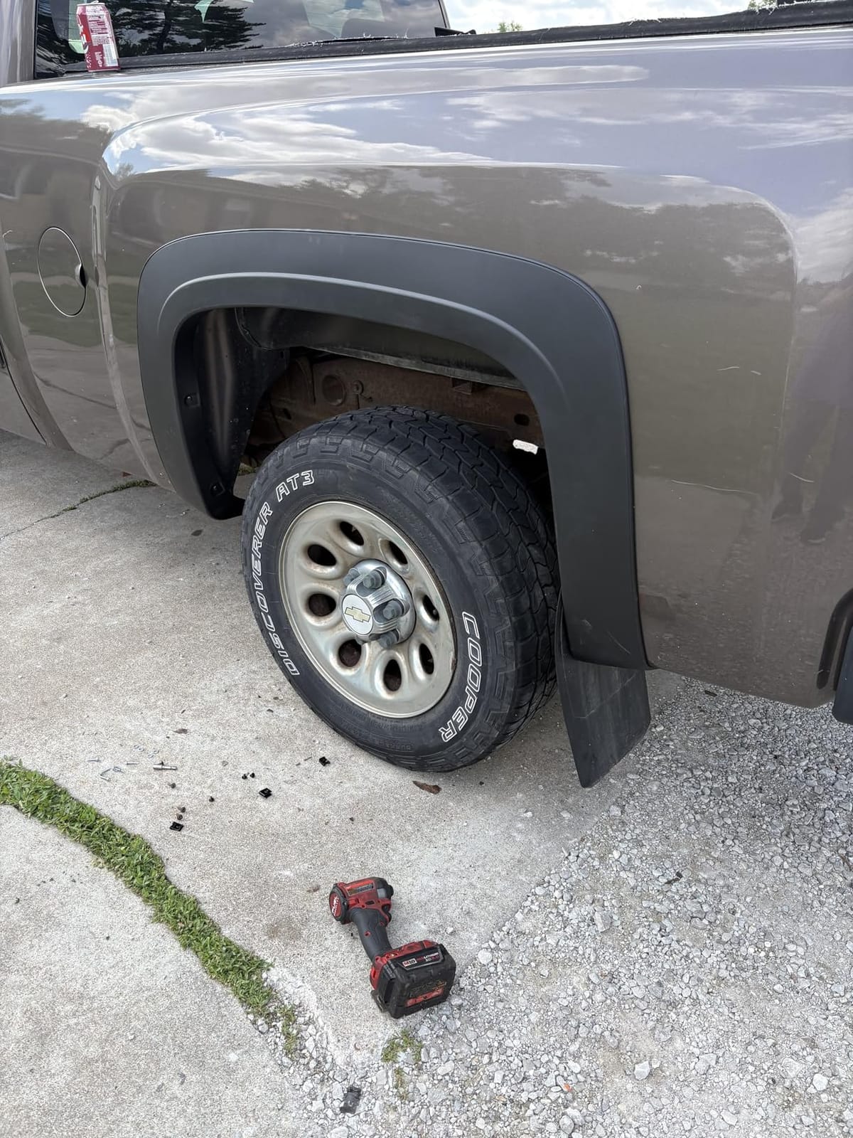 Tyger Auto Fender Flare Compatible with 2007-2013 Chevy Silverado 1500 2500 3500HD (Not Fit 07 Classic) 6.5' & 8' Bed, Fine-Textured Black Paintable Factory Style 4pc | TG-FF6C4288 customer photo 2