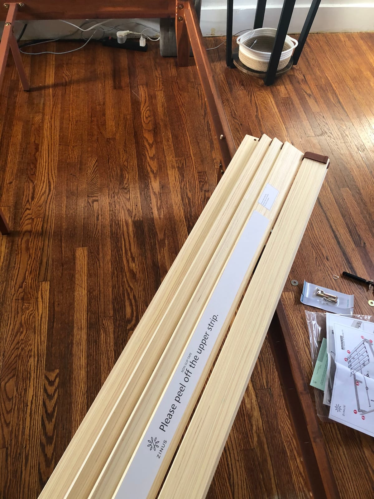 Zinus Wen Wood Platform Bed Frame/Solid Wood Foundation/Wood Slat Support/No Box Spring Needed/Easy Assembly, Full customer photo 1