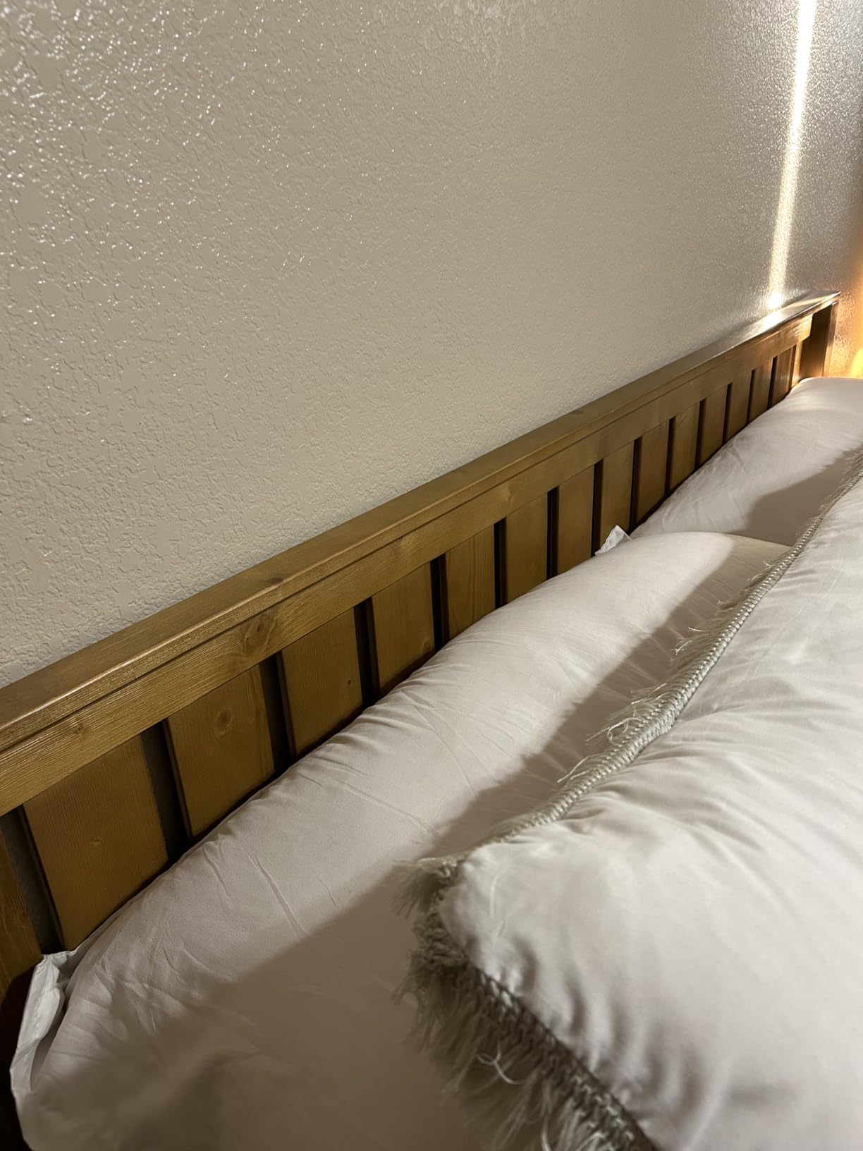 ZINUS Vivek Deluxe Wood Platform Bed Frame with Headboard, Wood Slat Support, No Box Spring Needed, Easy Assembly, Queen customer photo 1