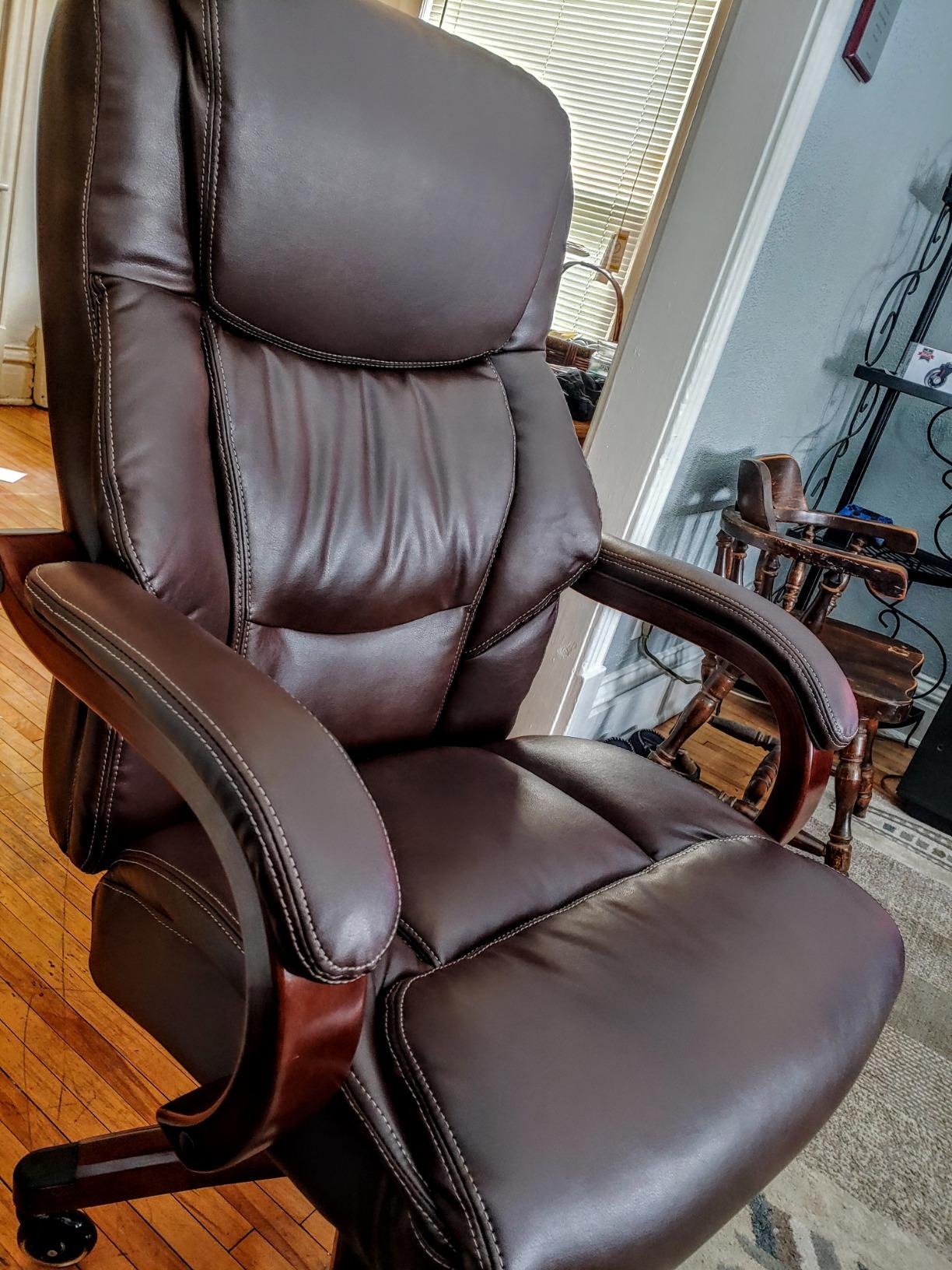 La-Z-Boy Big and Tall Executive Office Chair Lumbar Support, Leather Chair customer photo 1