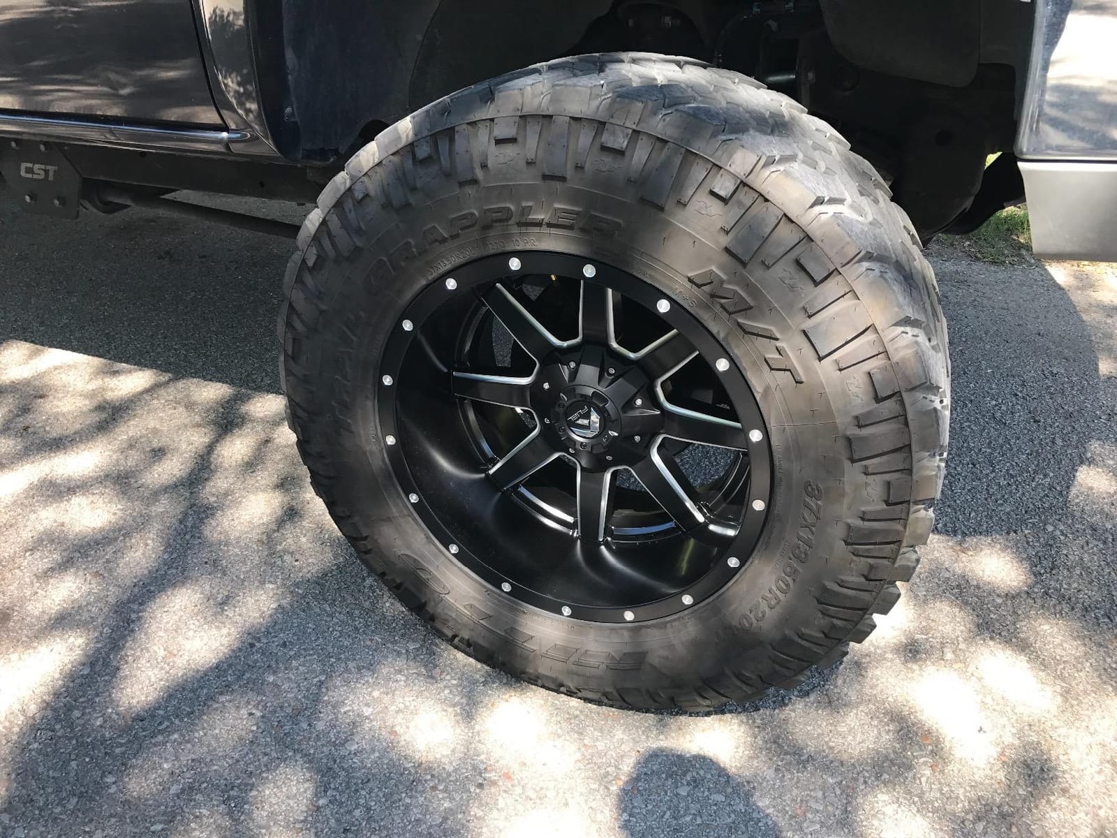 Fuel D610 Maverick 20x10 6x135/6x5.5
