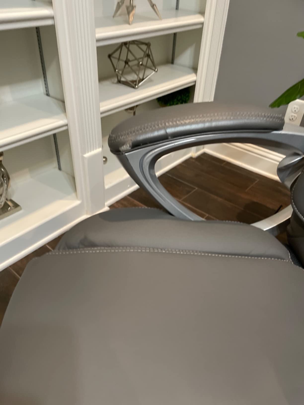 Serta Bryce Executive Office Chair, Ergonomic Computer Desk Chairs with Patented AIR Lumbar Support, Comfy Body Pillows, Height Adjustable, Swivel Base with Wheels, Bonded Leather, Black customer photo 2