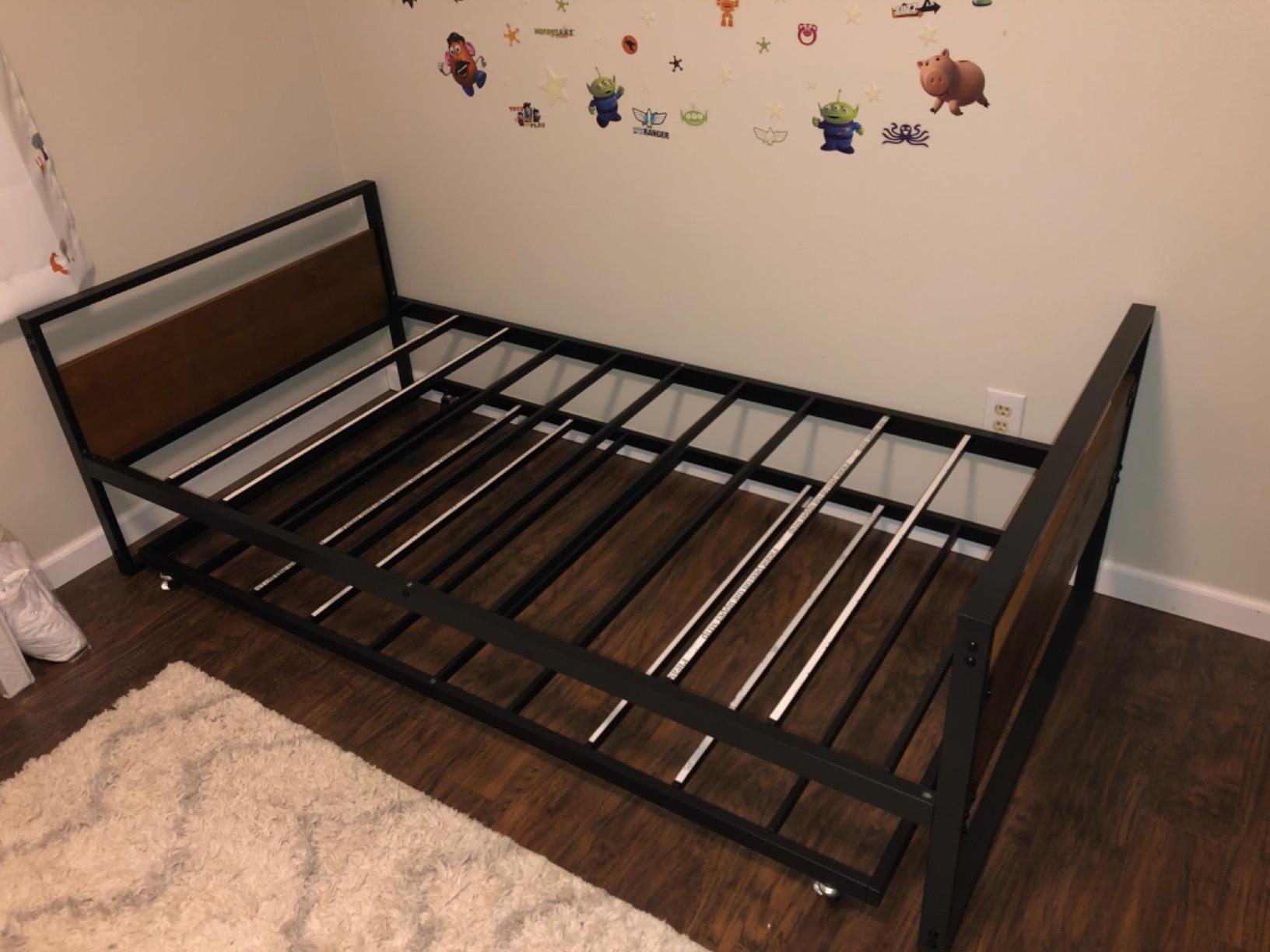 ZINUS Suzanne Bamboo and Metal Daybed with Trundle / Mattress Foundation with Steel Slat Support / Easy Assembly, Twin customer photo 2