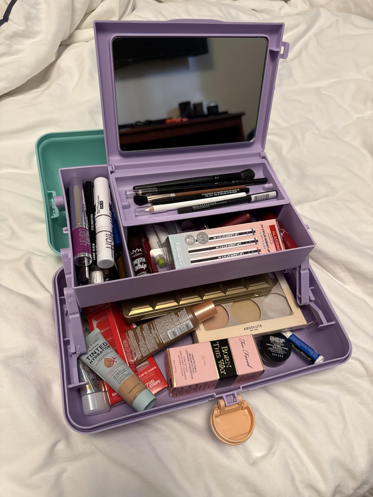 Caboodles On-The-Go Girl Makeup Box, Seafoam on Lavender, Hard Plastic Makeup Organizer Box, Built-In Mirror, Secure Latch for Safe Travel, Spacious Storage for Large Items customer photo 2
