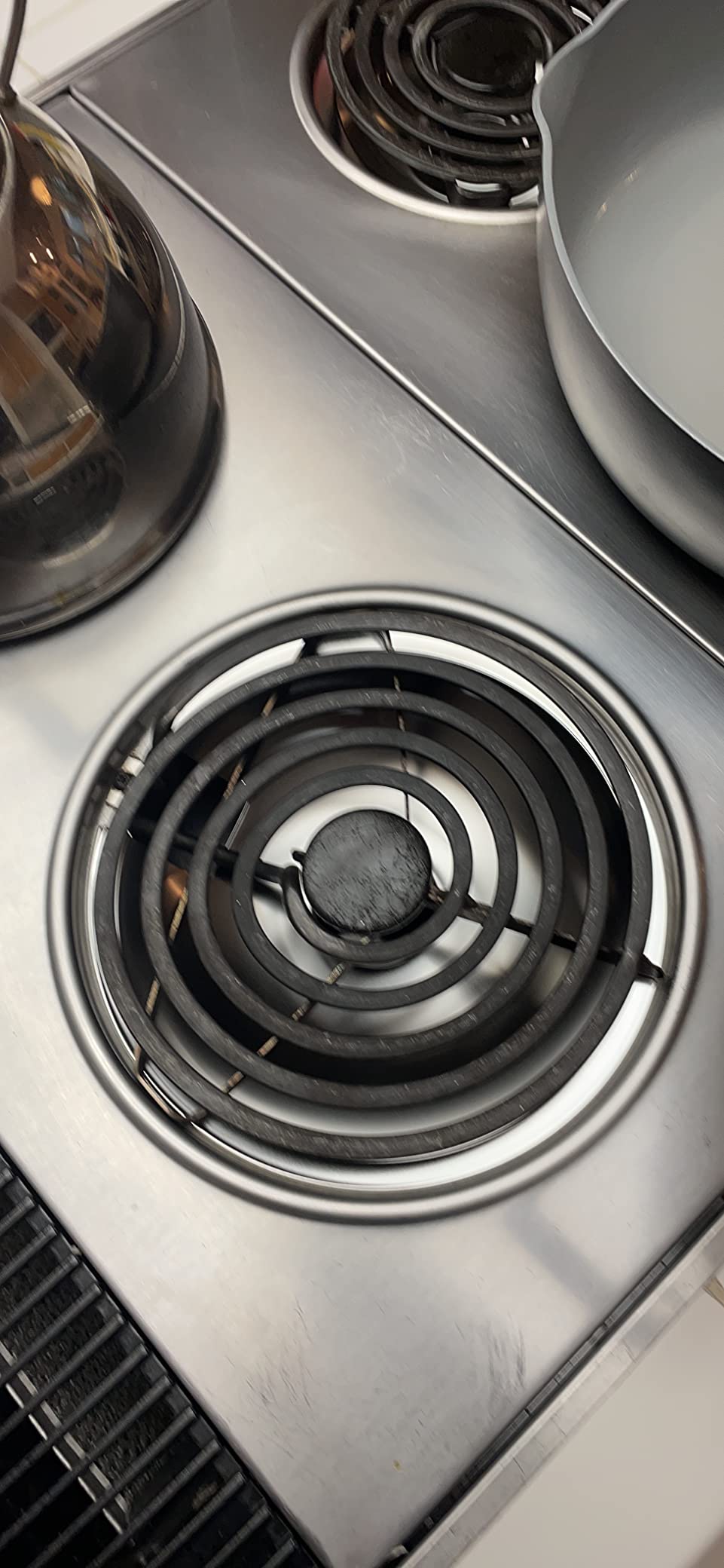 KITCHEN BASICS 101 Made in the USA 715877 and 715878 Replacement Range Cooktop Drip Pans for Jenn Air - Includes 2 6-Inch and 2 8-Inch Pans, 4 Pack customer photo 2
