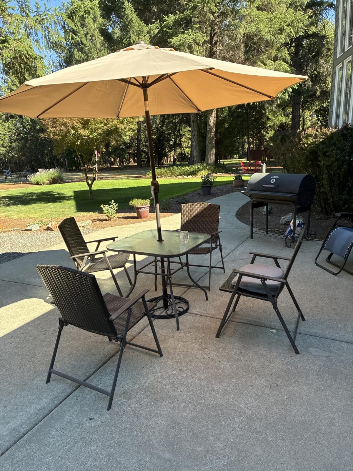 Blissun 9' Outdoor Patio Umbrella, Outdoor Table Umbrella, Yard Umbrella, Market Umbrella with 8 Sturdy Ribs, Push Button Tilt and Crank customer photo 1