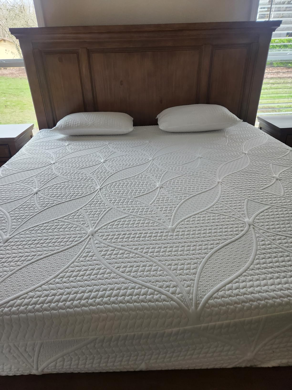 COOL GEL Chill Memory Foam 14-Inch Mattress with 2 Pillows, CertiPUR-US Certified, Mattress in a Box, King, White customer photo 1