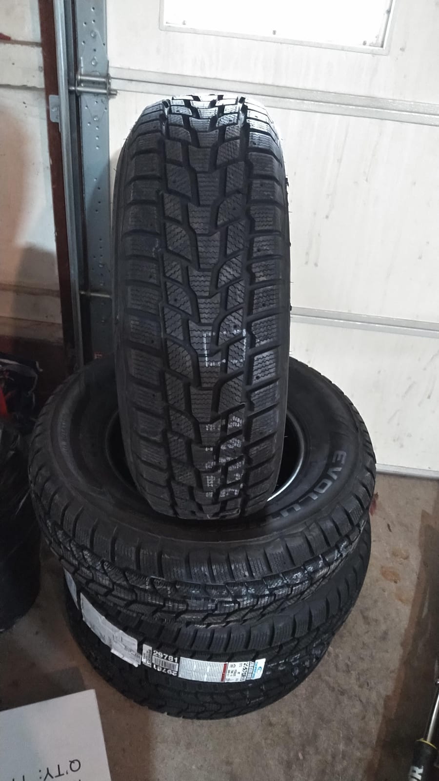 Cooper Evolution Winter 225/55R17 97T Tire customer photo 2
