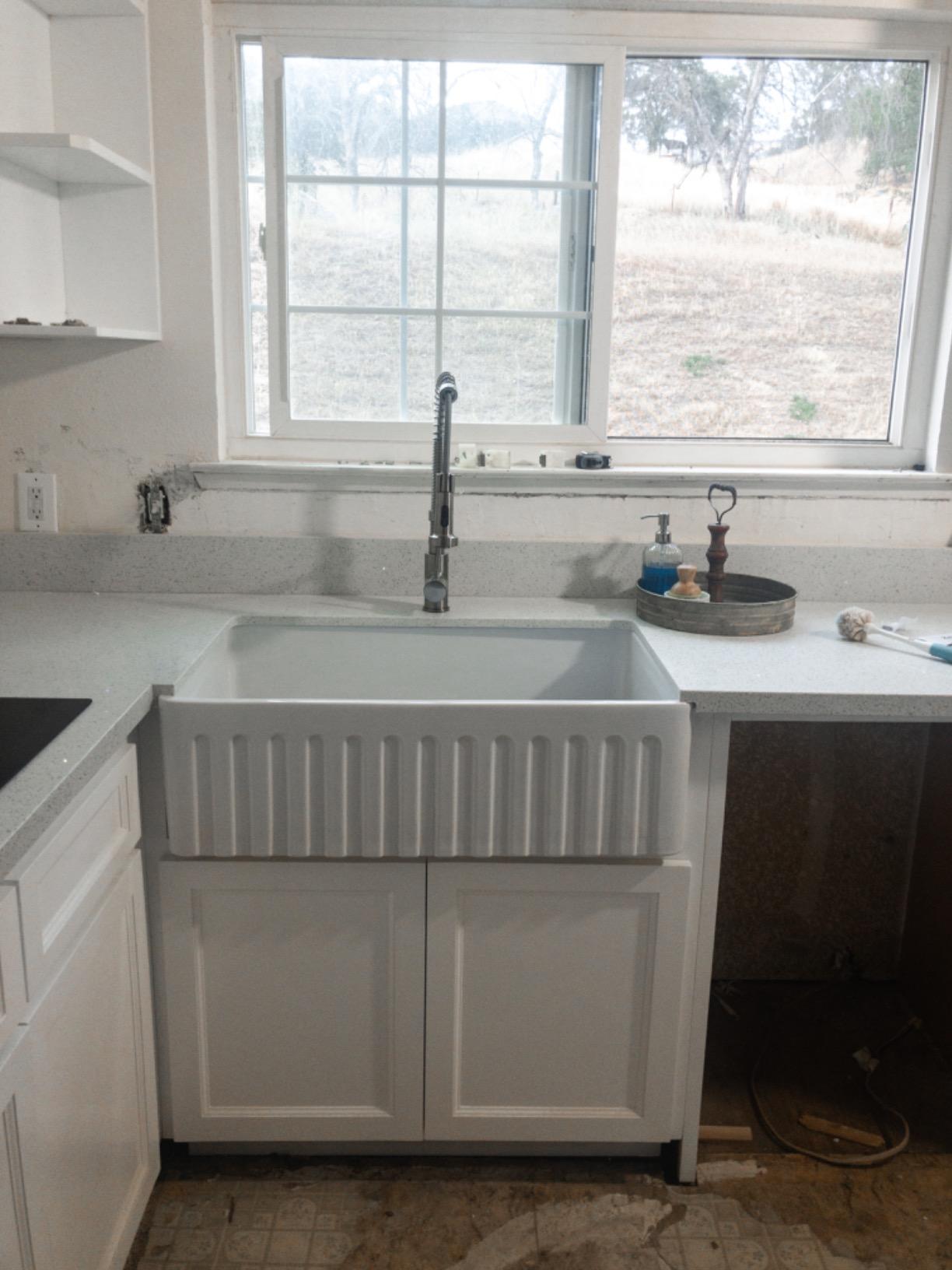 Ruvati 33x20-in White Reversible Fireclay Farmhouse Sink - RVL2300WH customer photo 1