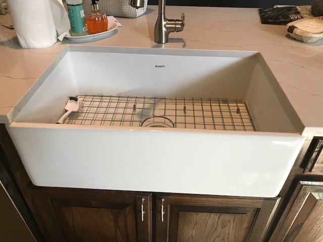 Ruvati 33x20-in White Reversible Fireclay Farmhouse Sink - RVL2300WH customer photo 2