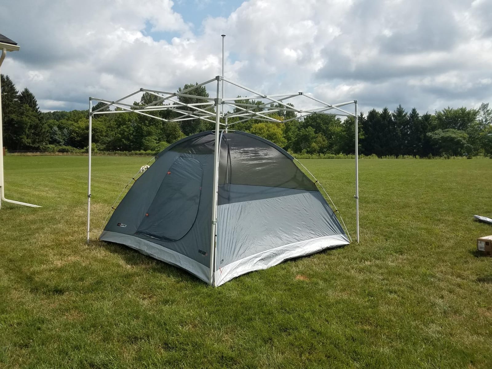 Eurmax USA 10x10ft Pop Up Canopy,Commercial Instant Tent for Outdoor Events,Patented No-Tip Rolling Storage Bag with 4 Sandbags,UV & Water Resistant,Heavy Duty Portable Shelter Gazebo,White customer photo 1