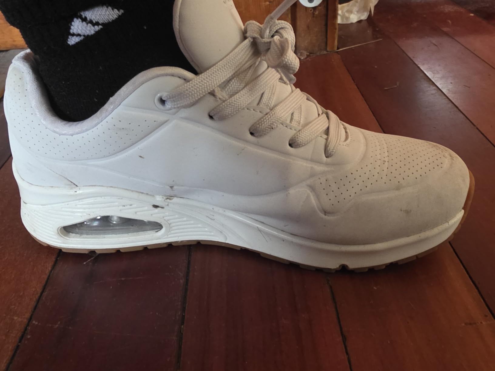Skechers Women's UNO Stand on Air Sneaker customer photo 2