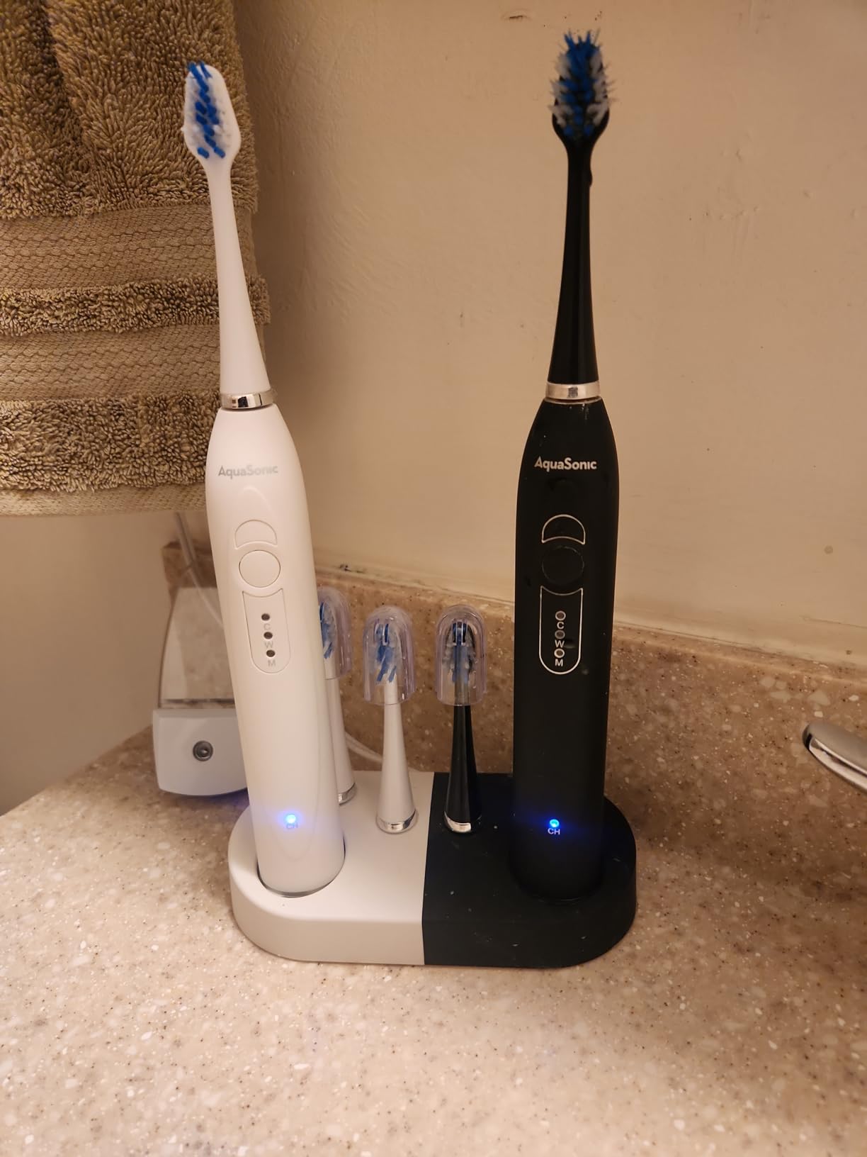 Aquasonic Duo - Dual Handle Ultra Whitening 40,000 VPM Wireless Charging Electric ToothBrushes - 3 Modes with Smart Timers - 10 Dupont Brush Heads & 2 Travel Cases Included customer photo 1