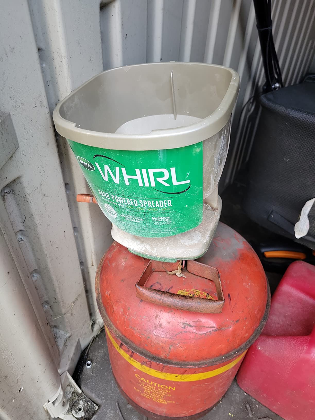Scotts Whirl Hand-Powered Spreader for Grass Seed, Fertilizer, Salt, Ice Melt, Handheld Spreader Holds up to 1,500 sq. ft. Product customer photo 2