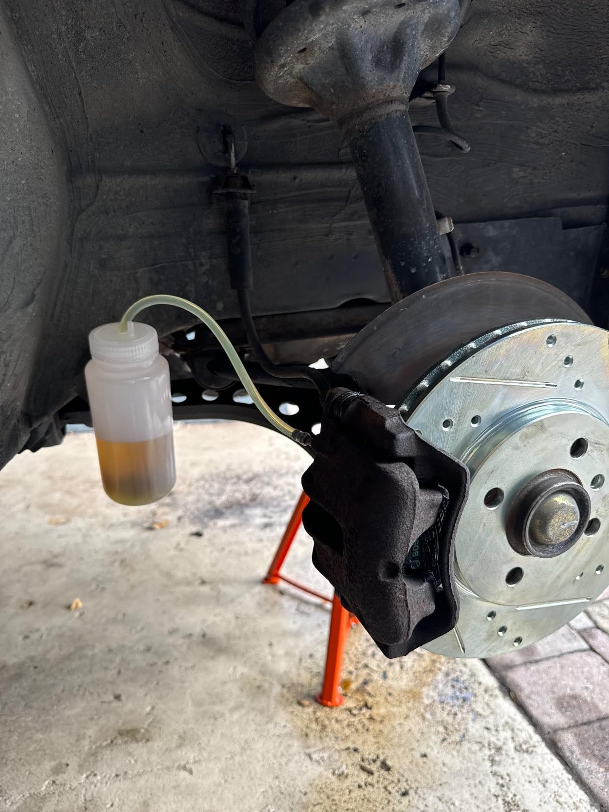 Mission Automotive Brake Bleeder Kit - 16 Oz, White - Brake Fluid Bleed Kit & Magnetic Bleeder Bottle with Lanyard customer photo 2
