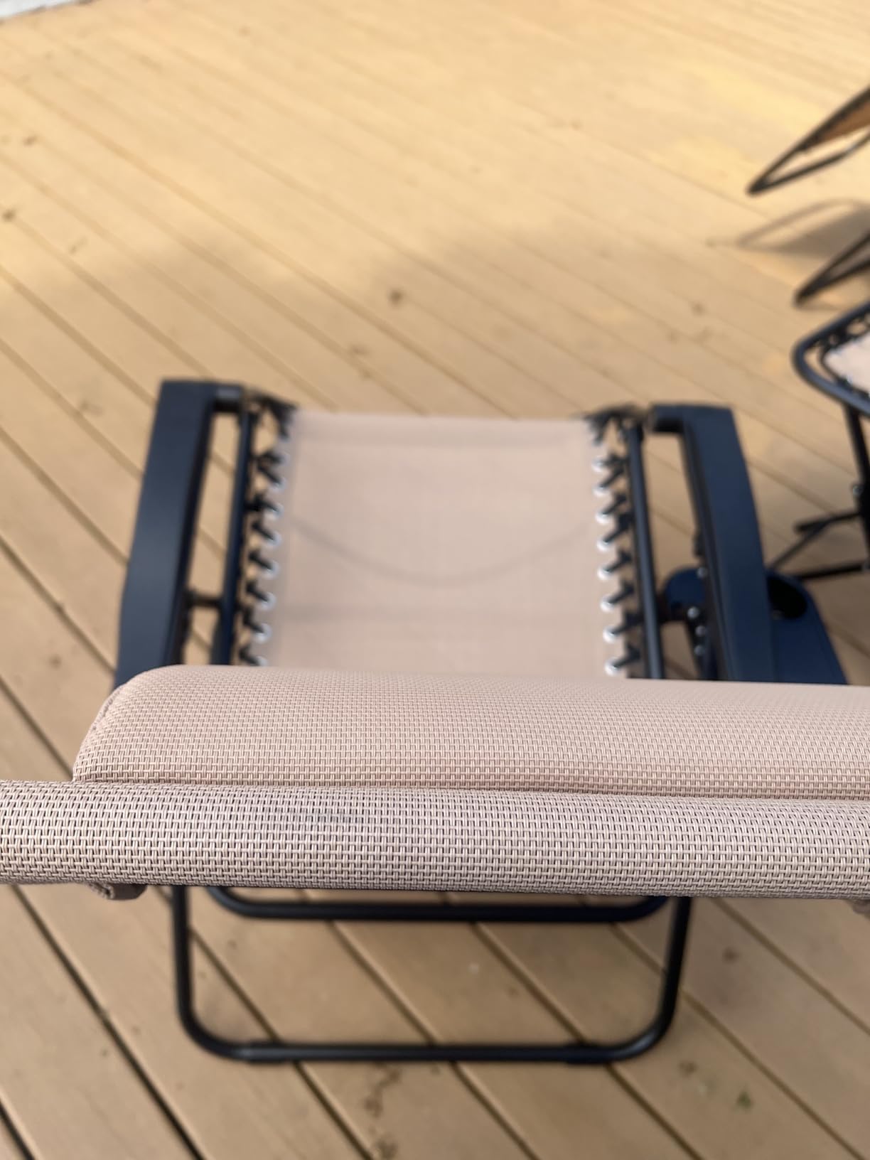 Amazon Basics Outdoor Textilene Adjustable Zero Gravity Folding Reclining Lounge Chair Set with Cup Holder, Side Table, Headrest, Weather-Resistant, 35 x 26 x 43 inches, Beige, 2-Pack customer photo 1
