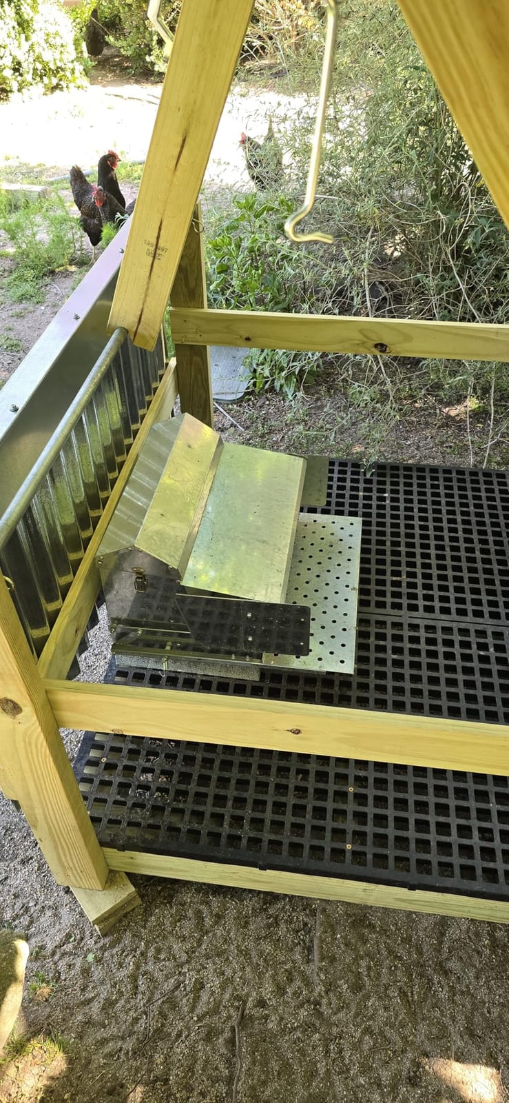 RentACoop Automatic Treadle Chicken Feeder, Rat Proof No Waste, 25 lb customer photo 2