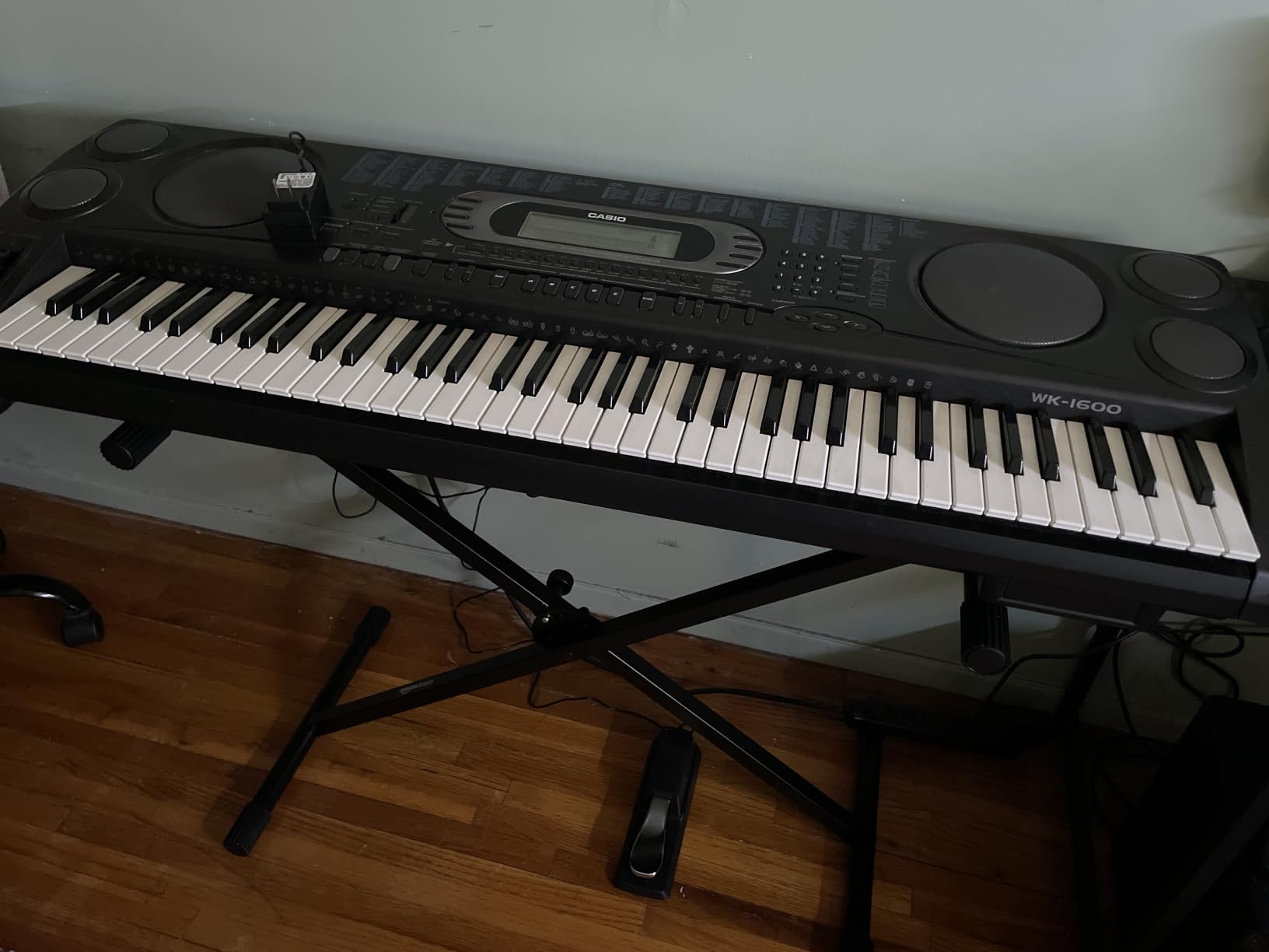 Amazon Basics Sturdy Keyboard and Piano Stand, Heavy-Duty Adjustable Height, X-Shape Design, Durable, Black, 27.5 to 38.2 inches customer photo 1