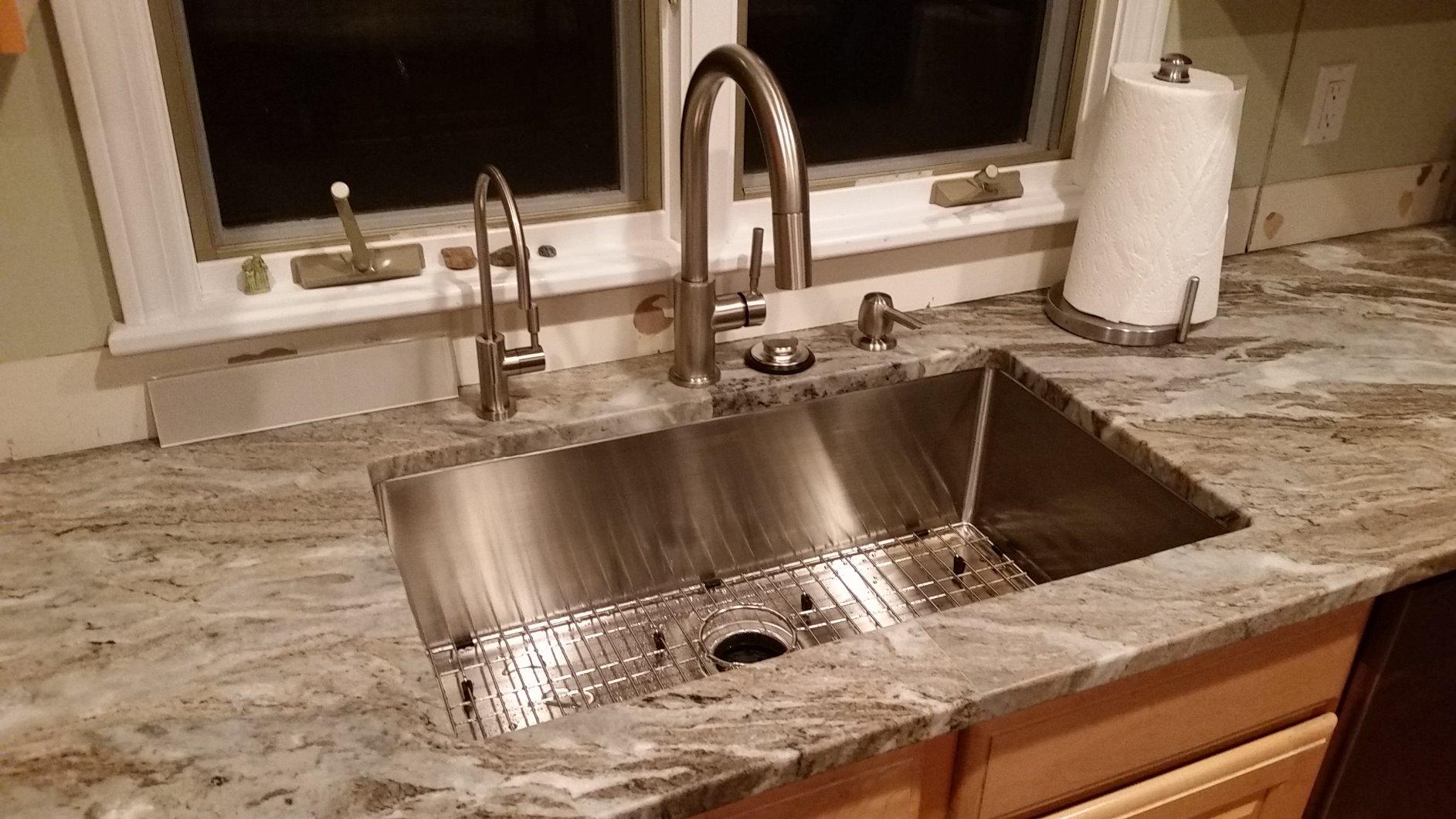 Ruvati 33-in 16-Gauge Tight-Radius Undermount Kitchen Sink - RVH7433 customer photo 2