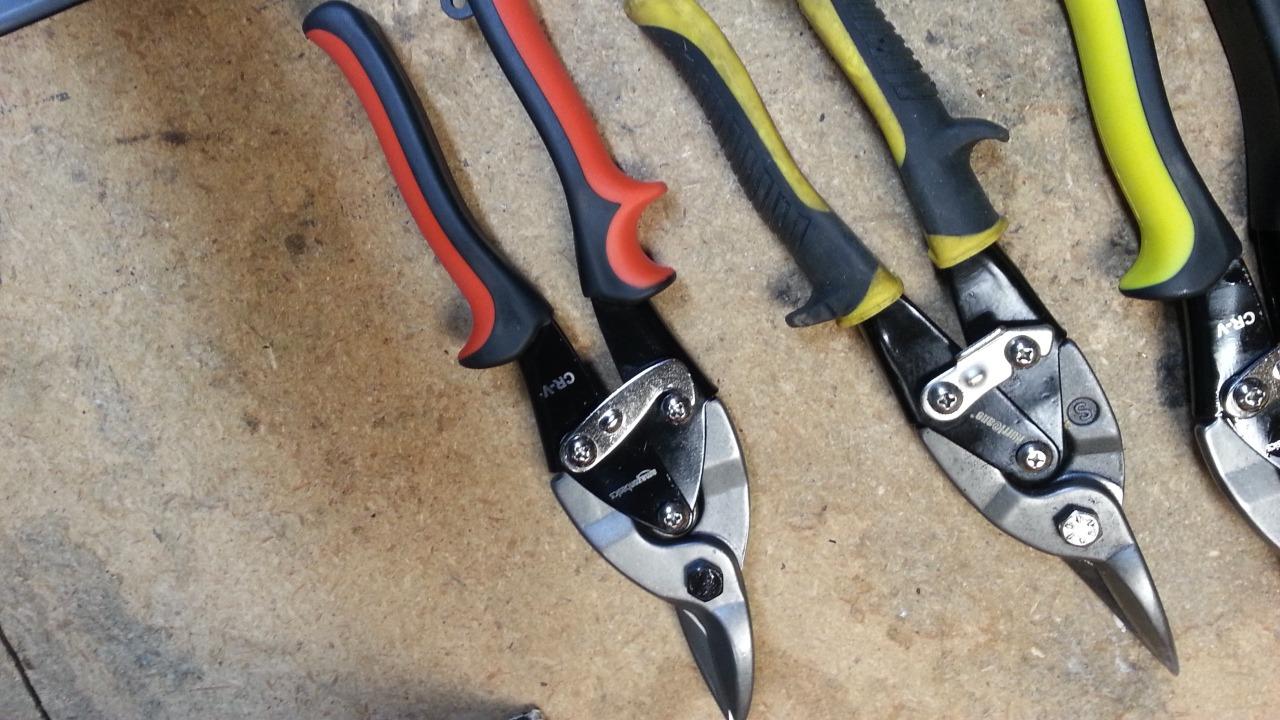 Amazon Basics 3-Piece Aviation Snip Set for Metal Cutting with Comfort Grips, Left, Right and Straight Cut customer photo 1