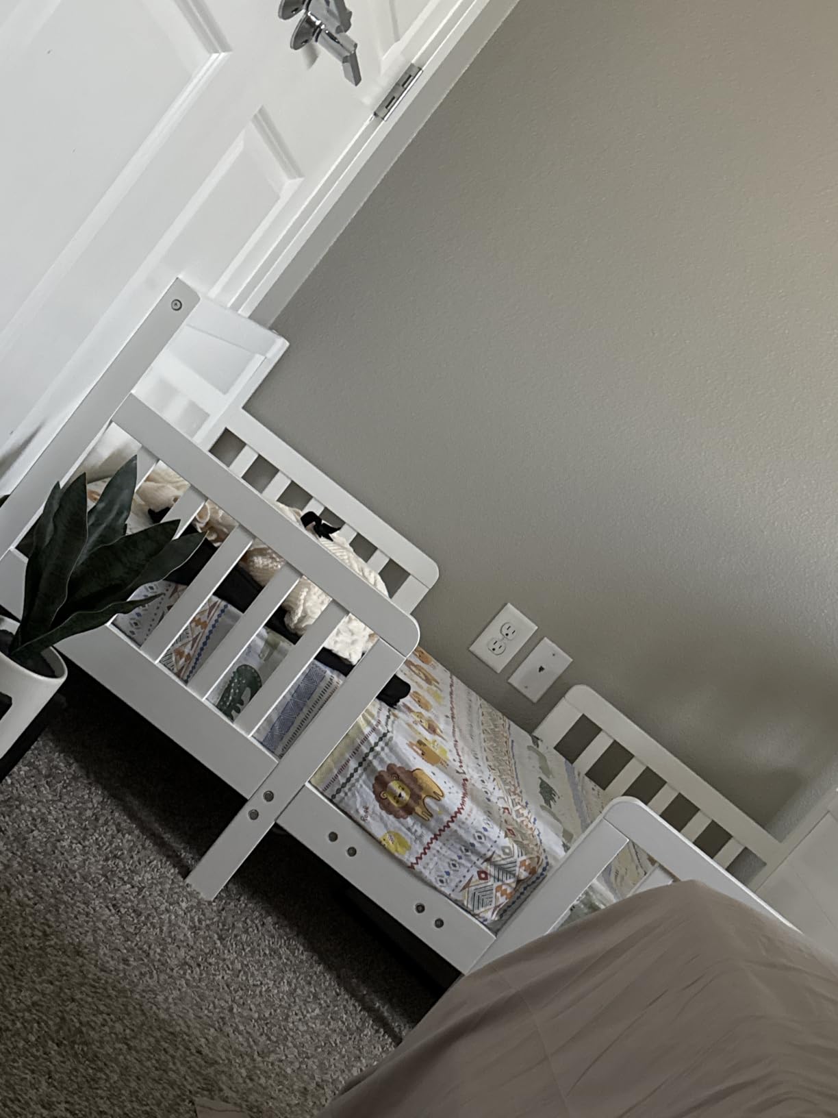 Dream On Me Hudson 3-in-1 Convertible Toddler Bed, 4 Safety Guard Rails, Low-to-Floor Design, Greenguard Gold & BSA Certified, Solid New Zealand Pinewood, Converts to Chairs & Table – White customer photo 1