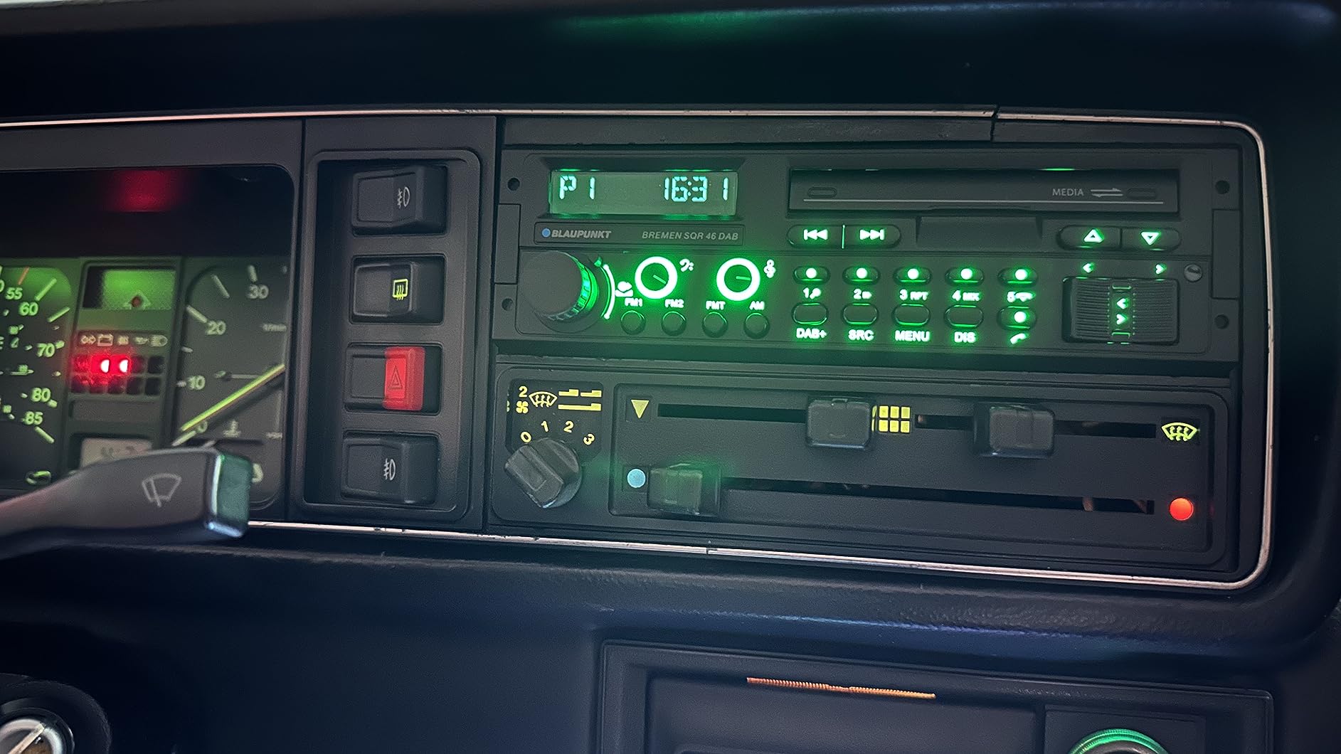 BLAUPUNKT Bremen SQR 46 DAB Retro Car Stereo 80s Classic Bluetooth USB SD AUX - Black customer photo 2
