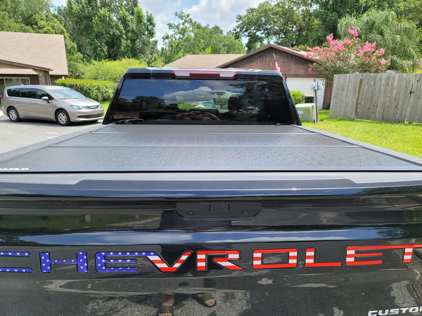 Gator EFX Hard Tri-Fold Truck Bed Tonneau Cover - Secure Cargo Protection - Sleek Low-Profile Tri-Fold Design - Fits 2019-2026 Chevy/GMC Silverado/Sierra - 5'10