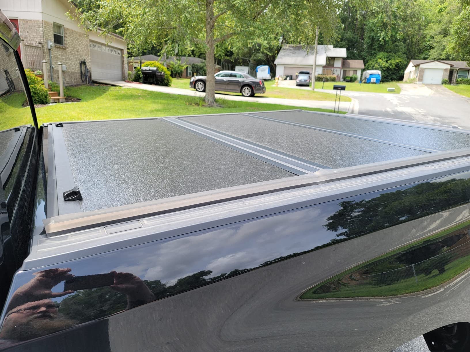 Gator EFX Hard Tri-Fold Truck Bed Tonneau Cover - Secure Cargo Protection - Sleek Low-Profile Tri-Fold Design - Fits 2019-2026 Chevy/GMC Silverado/Sierra - 5'10
