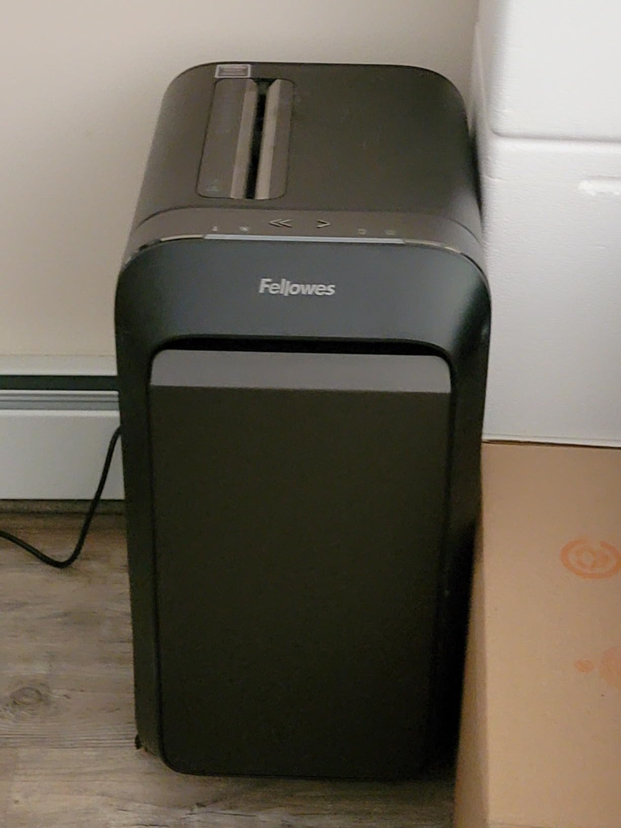 Fellowes Mfg Co. 5015401 Powershred LX220 20 Manual Sheet Capacity Micro-Cut Shredder - Black customer photo 2