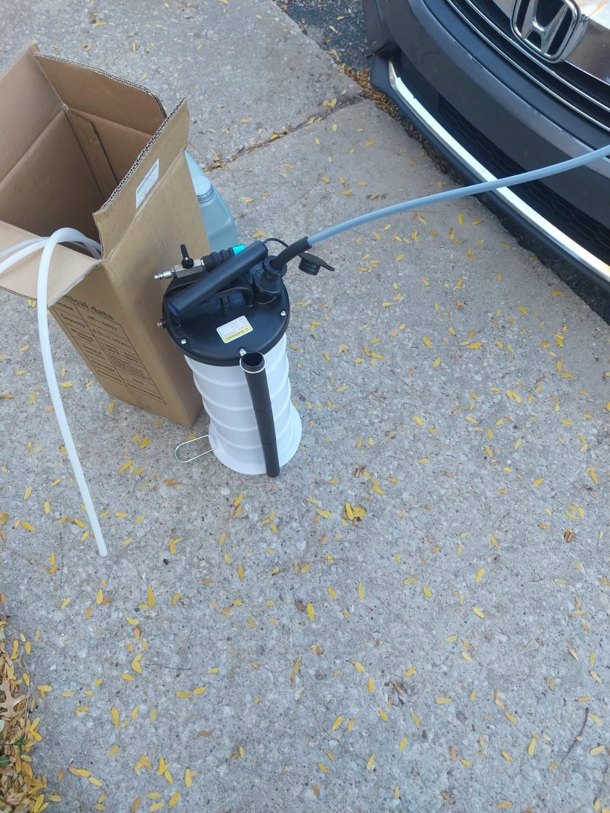 FOUR UNCLES 6.5L Pneumatic/Manual Oil Extractor Pump customer photo 2