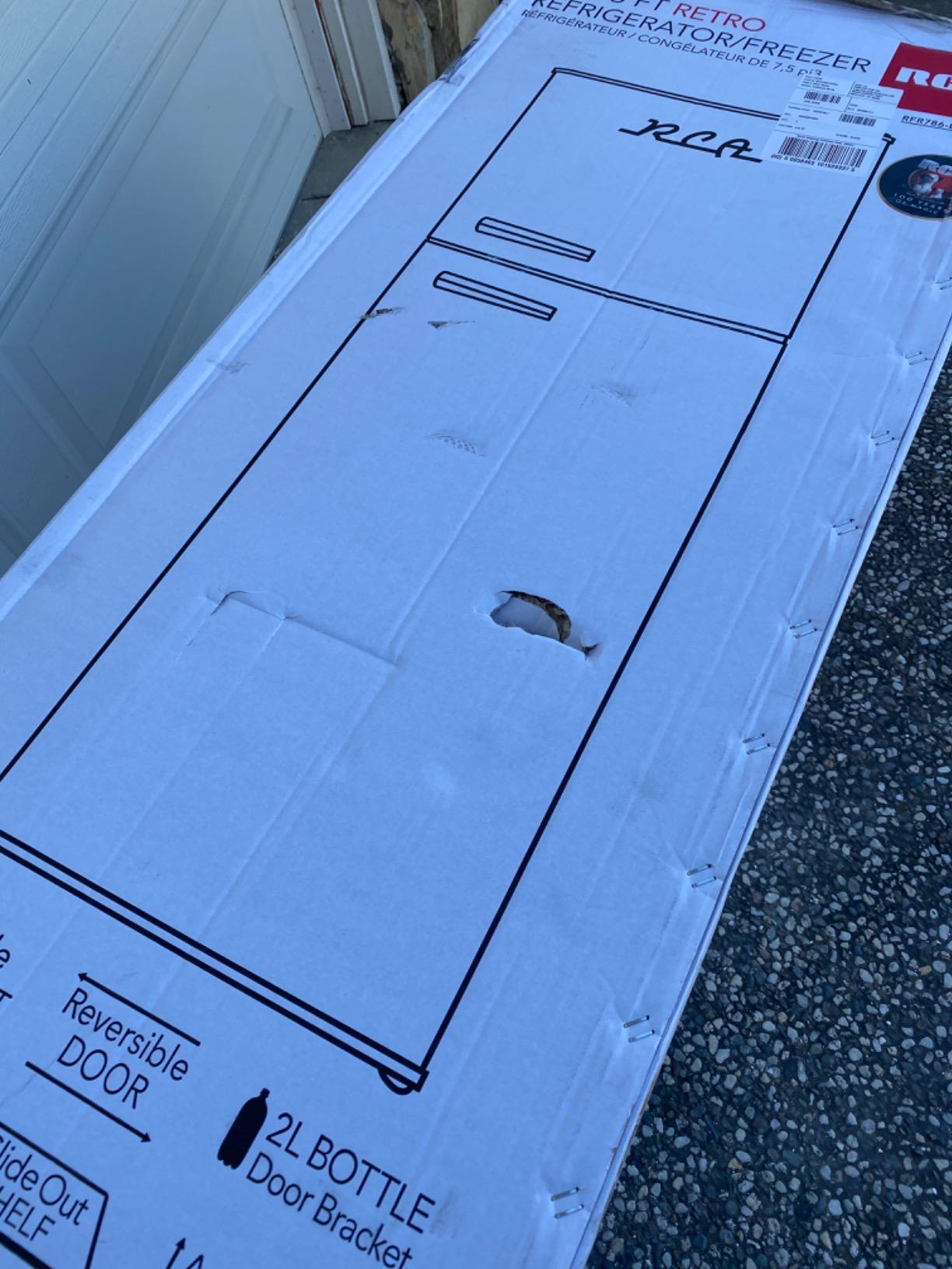 Hamilton Beach HBFR786BLACK6COM 2 Door Apartment Size Refrigerator with Freezer, 7.5 cu. ft, Retro Black customer photo 2