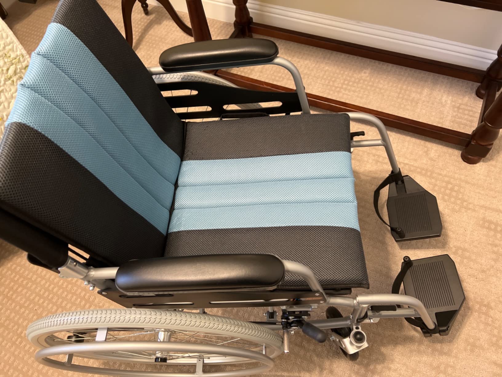 Lightweight Wheelchair 21lbs Self-propelled Magnesium Chair with Travel Bag and Cushion, Portable and Folding 17.5” W Seat, Brake, Anti-Tipper, Swing-Away Footrests, 220lbs Weight Capacity customer photo 1