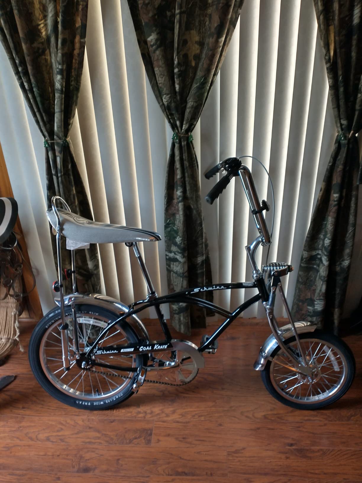 Schwinn Krate Classic Sting-Ray Bike, Bike for Kids or Adults, Steel Frame & Springer Fork, Fenders, Single Speed, Coaster Brake, Grape customer photo 1