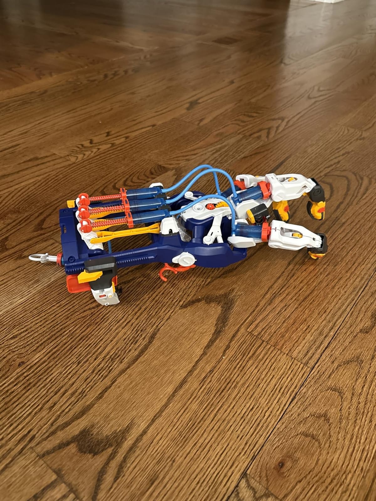 Thames & Kosmos Mega Cyborg Hand STEM Experiment Kit | Build Your Own GIANT Hydraulic Amazing Gripping Capabilities Adjustable for Different Sizes Learn Pneumatic Systems customer photo 1