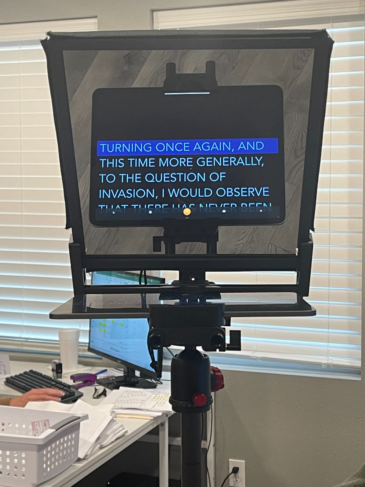 Glide Gear TMP 750 Teleprompter – All Camera & Smartphones, Tablets – 17
