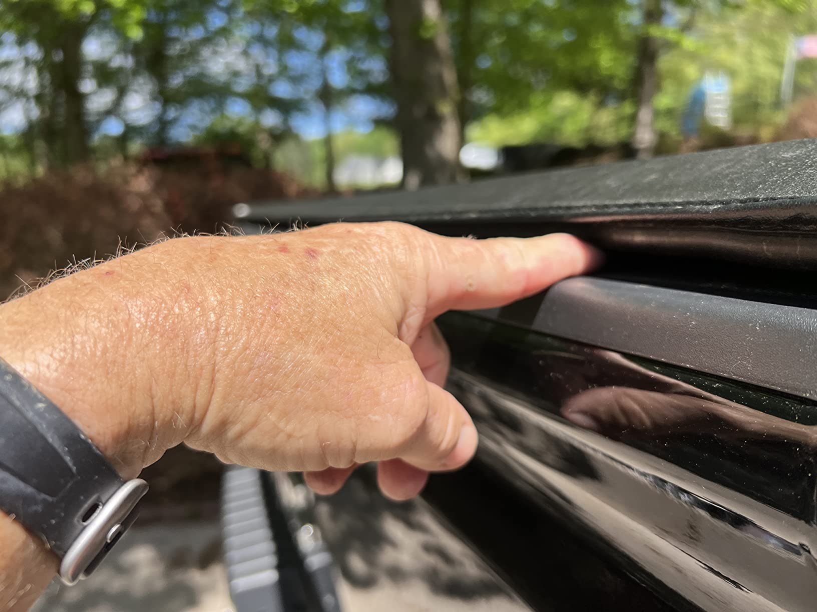 Amazon Basics Soft Roll-Up Truck Bed Tonneau Cover, 6.5 ft, Water-Resistant, Works with Bed Liners for 2014-2019 Chevy Silverado, GMC Sierra 1500, 2015-2018 Silverado Sierra 2500 3500 HD, Fleetside customer photo 1
