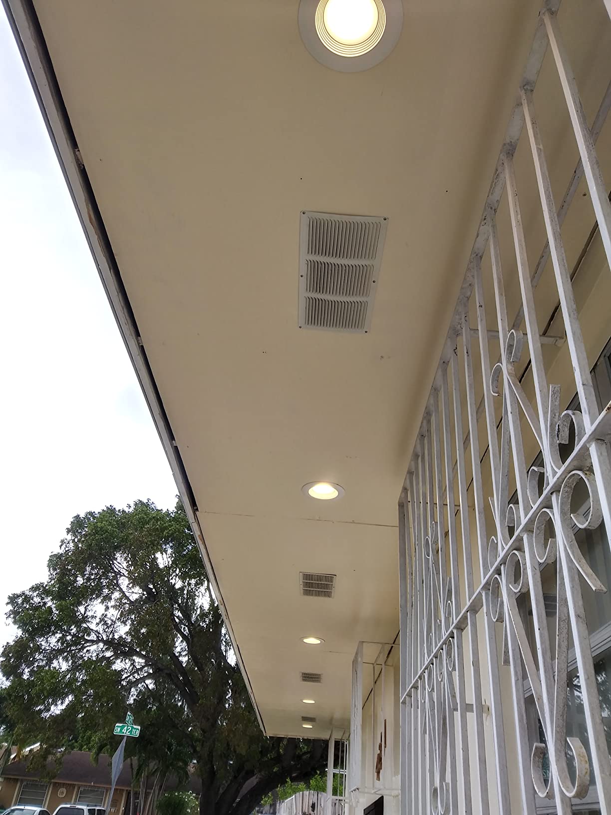 Halo LT 5/6 inch LED recessed Can light Trim, 3000K, dimmable, 600lm 6PK customer photo 2
