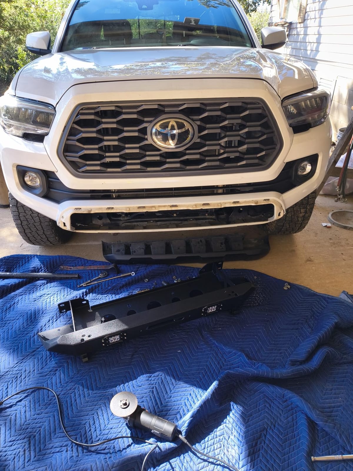 VEVOR 13,500 lb Electric, Truck Winch 12V DC 3/8 in x 80 ft Synthetic Rope Aluminum Fairlead Wireless & Wired Remote Control, 13500 lbs, IP55 Waterproof Towing for Off Road Jeep SUV Boat | For Off-Road, SUV, Jeep, Trailer, Boat and Towing, with Aluminum Fairlead, Wireless & Wired Remote Control, IP55 Waterproof customer photo 1