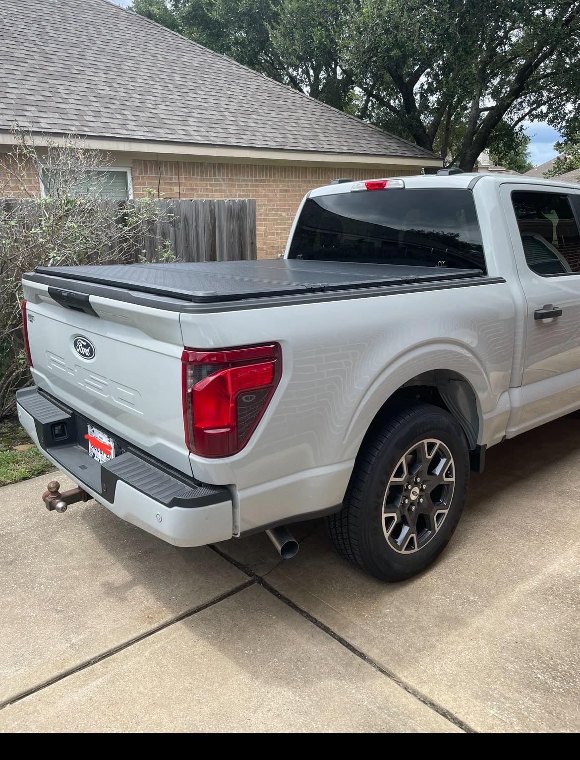 Hard Tri-Fold Tonneau Cover Replacement for 2015-2024 Ford F-150 5.5ft | Styleside Secure 6063 aluminum honeycomb tri-fold cover tool-free clamp install weatherproof supports 350lbs with LED lamp customer photo 1