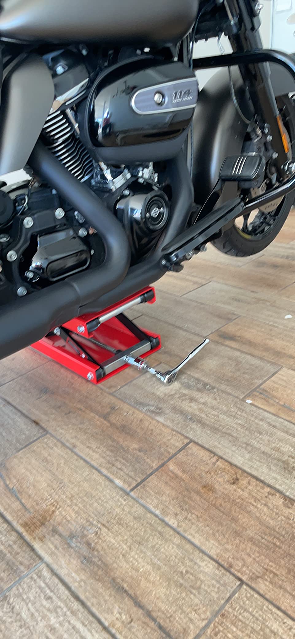 Motorcycle Lift Scissor Jack, 1200 LB Capacity Wide Deck Hoist Stand Maintenance Bikes ATVs Garage Repair Center Stand Lift Jack, Red customer photo 1