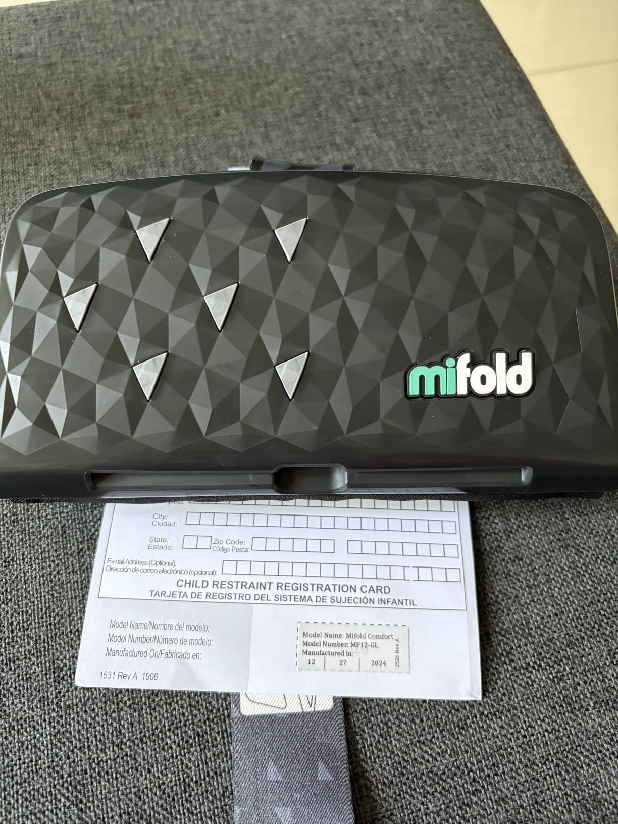 New Mifold Comfort Grab-and-go Car Backless Booster Seat-Compact and Portable for Every Day, Carpooling, Travel, Charcoal Grey customer photo 2