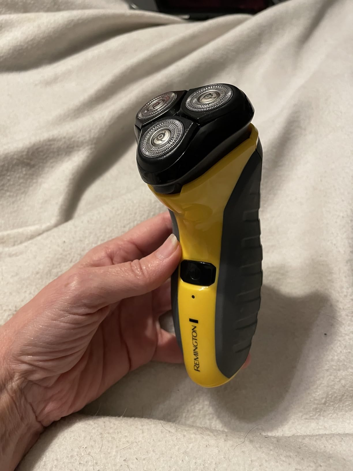 Remington Indestructible Rotary Shaver 5100, Electric Razor, Yellow customer photo 1
