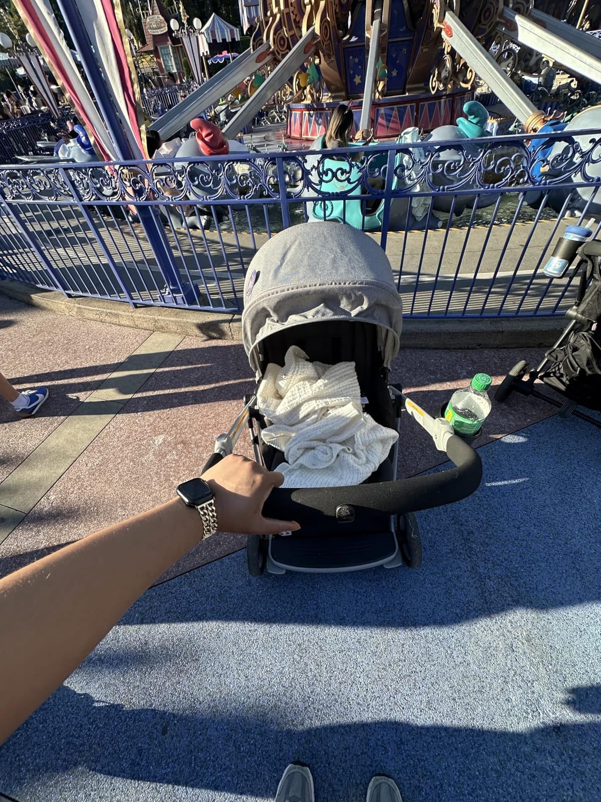Graco Ready2Grow LX 2.0 Double Stroller, Twin Baby Stroller Features Bench Seat and Standing Platform Options, Compact Fold Perfect for Baby Travel, Clark customer photo 1