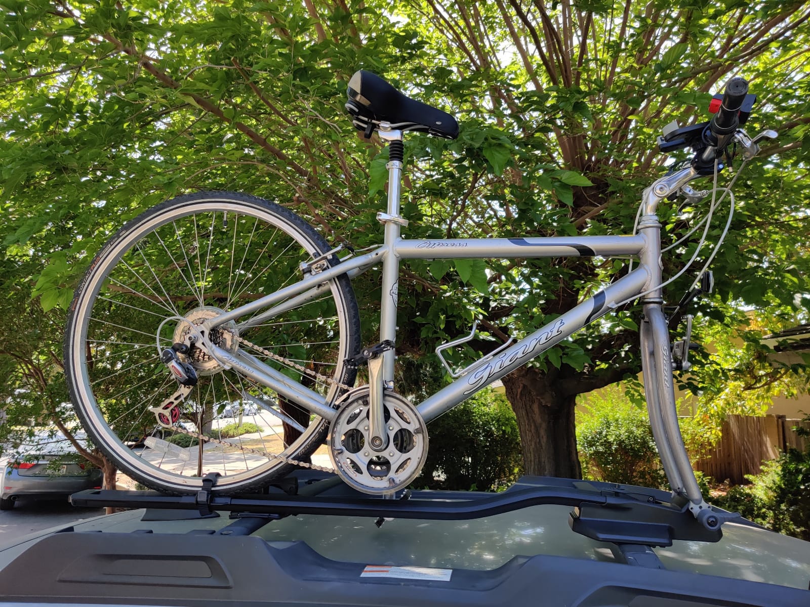 Thule FastRide Roof Mounted Bike Rack | FastRide Roof Mount Bike Rack | Universal Fork Mount, Disc Brake Compatible customer photo 1