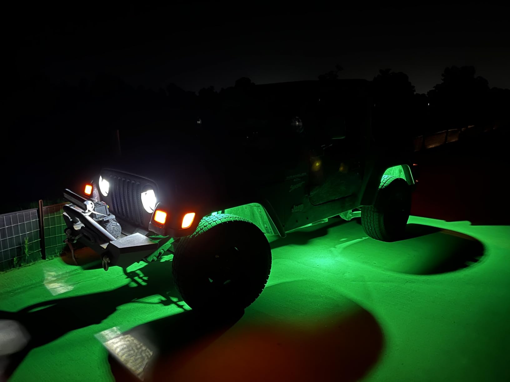 YiLaie Rock Lights for Trucks, 8 Pods RGB LED Rock Lights with APP/Remote Control & Music Mode, High Bright Multilcolor Waterproof IP68 Rock Neon Light Kits for Pickup Off Road RZR SUV ATV UTV Car customer photo 2
