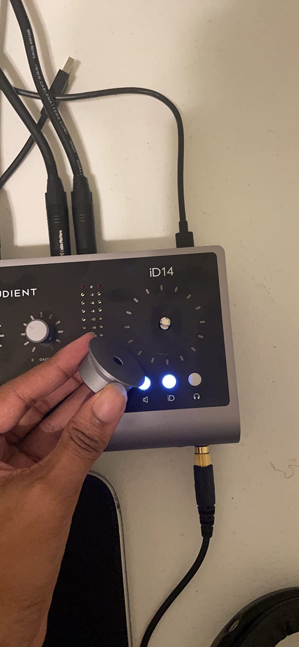 Audient Audio Interface iD14 MKII, 2 Class-A Microphone Preamps (High Performance USB Audio Interface, USB-C Connector, Monitor Mix and Monitor Panning Function, 2 Headphone Outputs), Black customer photo 2