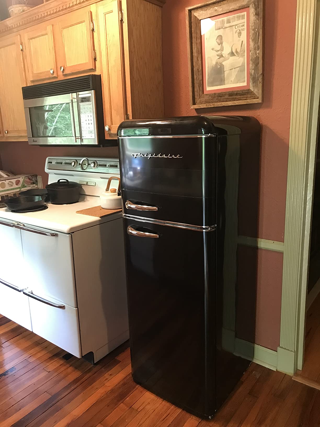 Frigidaire EFR756, 2 Door Apartment Size RETRO Refrigerator with Top Freezer, Chrome Handles, 7.5 cu ft customer photo 1