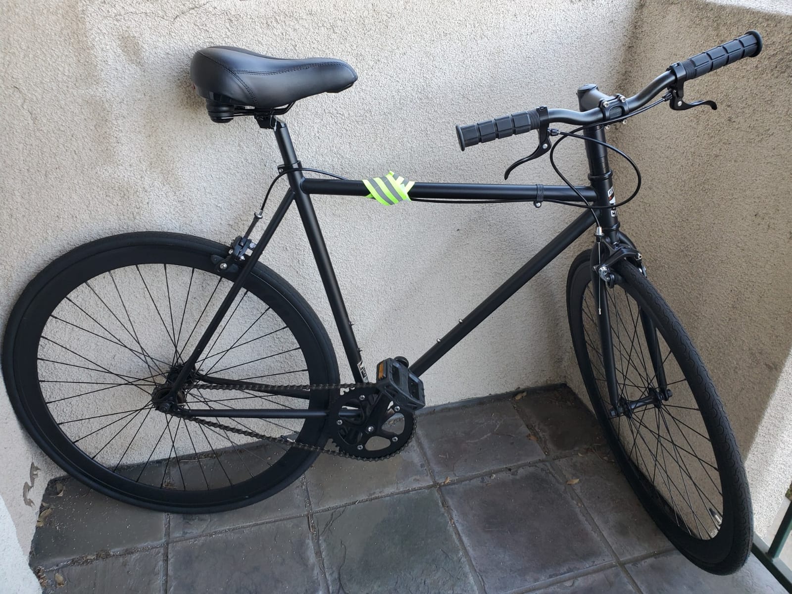 Golden Cycles Fixed Gear Single Speed Bike - Perfect Urban Commuter Bicycle with Front and Rear Brakes - Ideal for Teens and Adults - The Bike Comes in Different Sizes customer photo 1